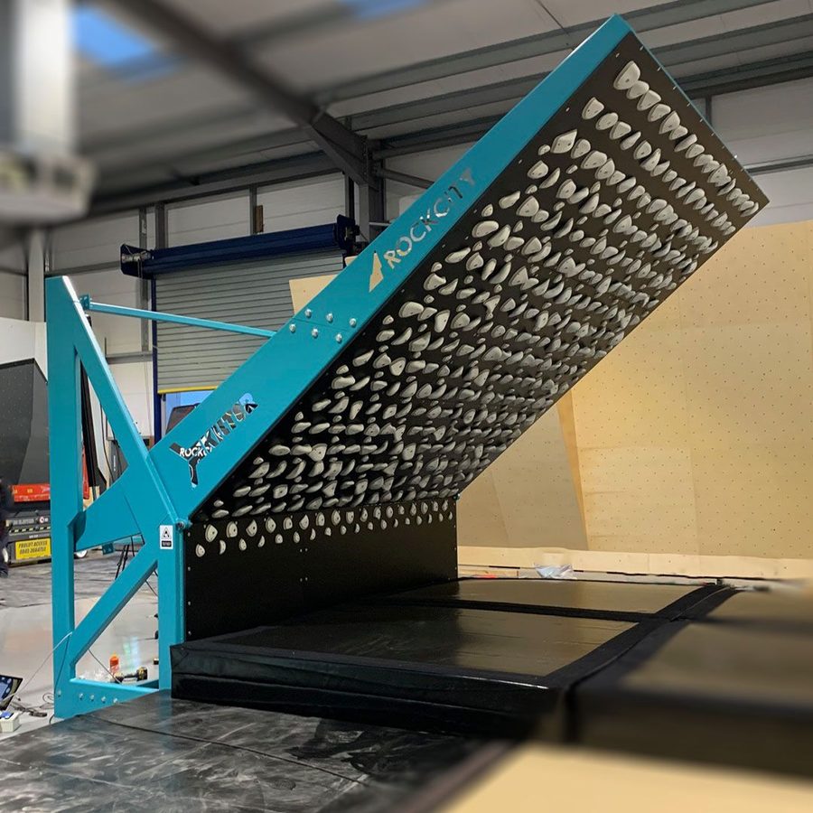 Electronically Adjustable Frame And Panels